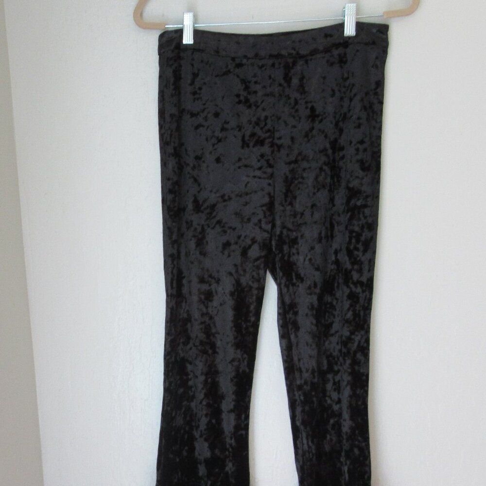 Honey Punch Black Crushed Velvet Large Side Zip Bell Ruffled Hem NWT